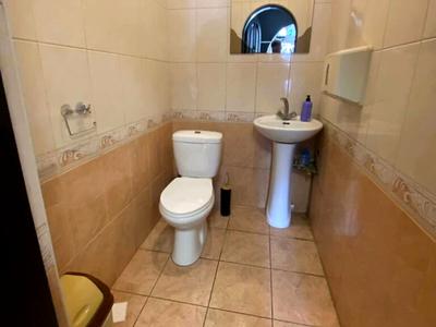 комерційна за адресою Грушевського вул., 57