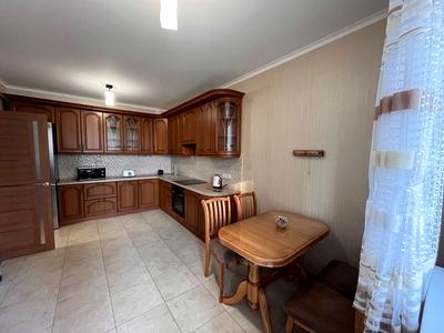 квартира за адресою Ревуцького вул., 40
