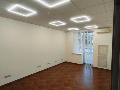 комерційна за адресою Саксаганського вул., 44