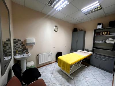 комерційна за адресою Богдана Хмельницького вул., 52