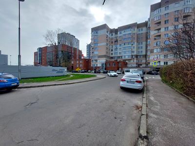 комерційна за адресою В'ячеслава Чорновола просп. (), 2