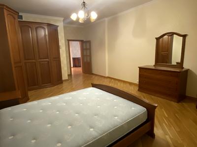 квартира за адресою Кропивницького вул., 10