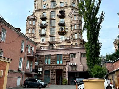 кімната за адресою Хрещатик вул. (Kreschatic), 27