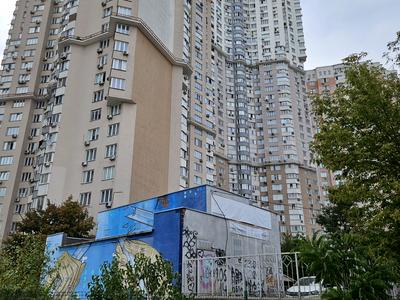 паркомісце за адресою Срібнокільська вул., 1