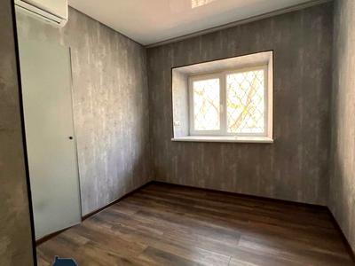 комерційна за адресою майдан Поезії пл., 3