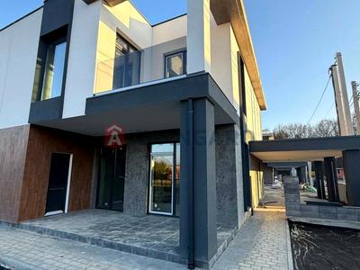 будинок за адресою с. Конопниця, Дзеркальна