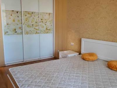 квартира за адресою Сім'ї Кульженків вул. (Петра Дегтяренка), 33