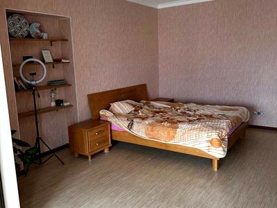 квартира за адресою Тополина вул., 18/2