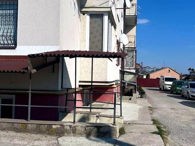 комерційна за адресою Дорошенка вул., 7