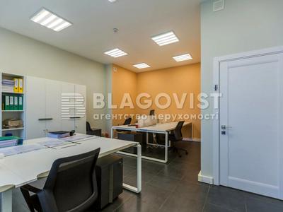 комерційна за адресою Новоселицька вул., 7