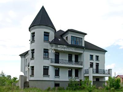 будинок за адресою с. Вишеньки, Садова вул.