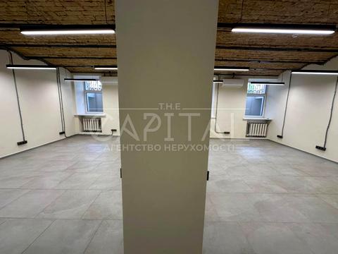 комерційна за адресою Володимирська вул., 6