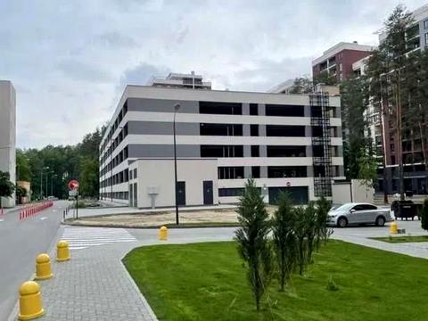 паркомісце за адресою Василя Симоненка вул., 30