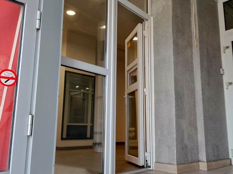 комерційна за адресою Незалежності вул., 32 а