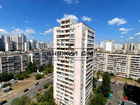 квартира за адресою Лариси Руденко вул., 21