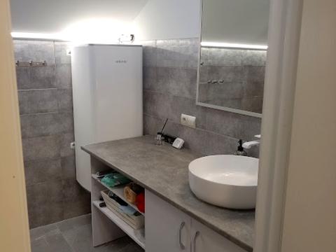 будинок за адресою Богатирська вул., 42