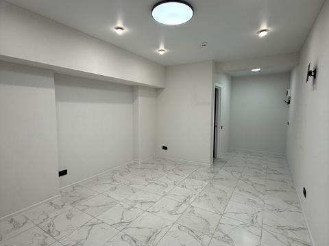 комерційна за адресою Літературна вул., 8