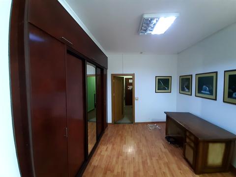 комерційна за адресою Незалежності вул., 4