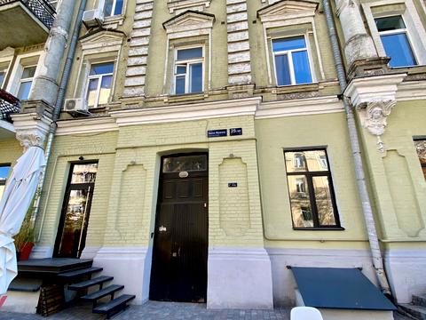 комерційна за адресою Богдана Хмельницького вул., 40