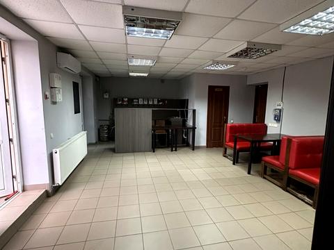 комерційна за адресою Тролейбусна вул., 15