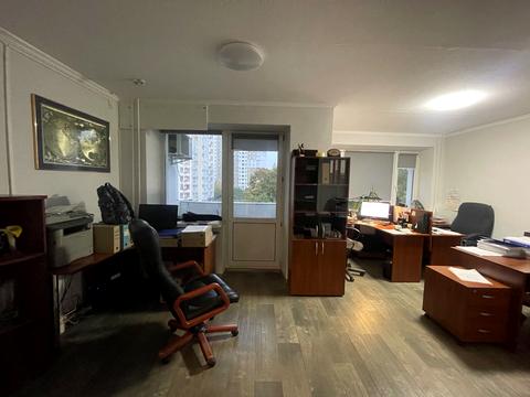 комерційна за адресою Ореста Васкула вул., 8-А