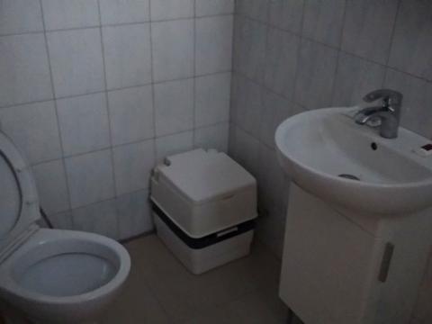 паркомісце за адресою Квітневий пров., 1