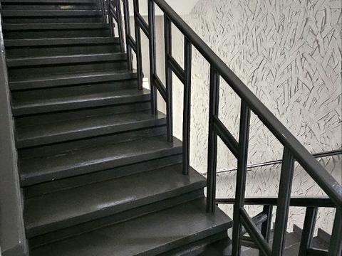 комерційна за адресою Степана Бандери вул., 8а