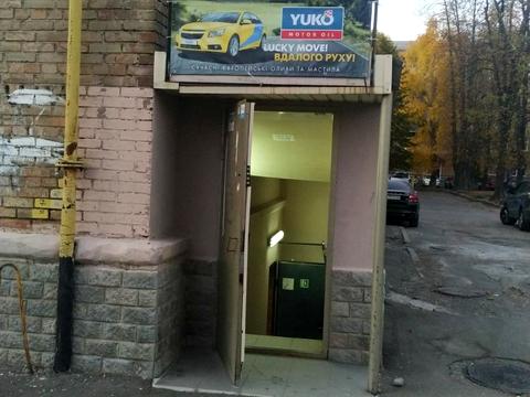 комерційна за адресою Академіка Вернадського бульв., 4