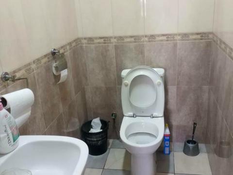 комерційна за адресою Раїси Окіпної вул., 4