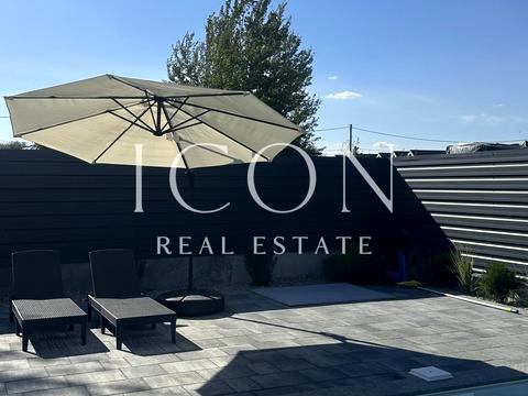 будинок за адресою травнева