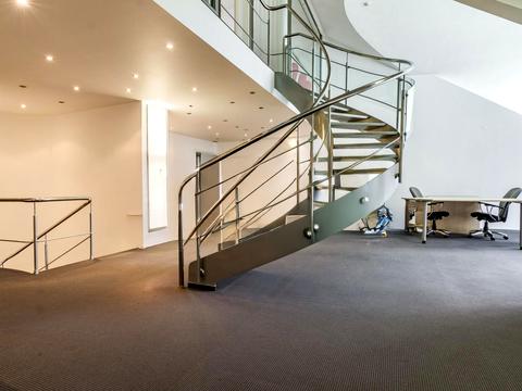 комерційна за адресою Левка Лук'яненка вул. (Маршала Тимошенка), 29