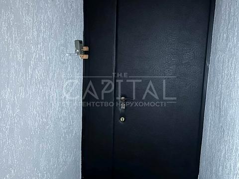 комерційна за адресою Володимирська вул., 6