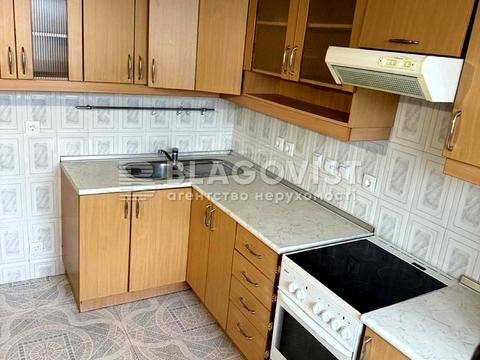 квартира за адресою Анни Ахматової вул., 15