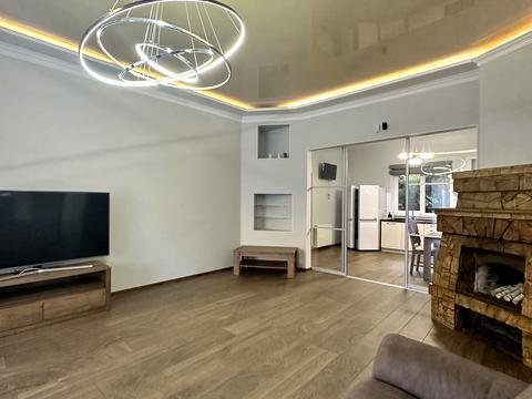 будинок за адресою Валерія Самофалова вул. (Каманіна)