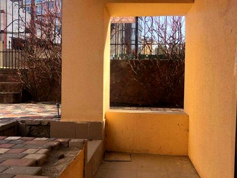 комерційна за адресою Мечникова вул., 106