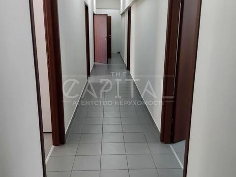 комерційна за адресою Лаврська вул. (Січневого Повстання), 16