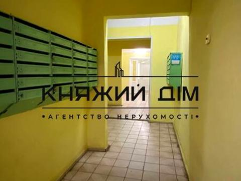 квартира за адресою Лариси Руденко вул., 21