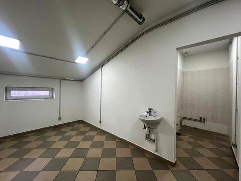 комерційна за адресою Автоливмашівська вул., 2