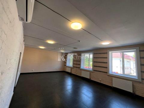 комерційна за адресою Залізничне шосе, 2а