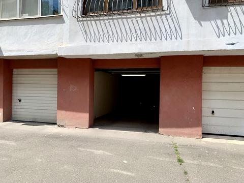 коммерческая по адресу Светлый пер., 11