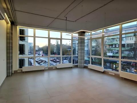 комерційна за адресою Зарічанська вул., 3/4