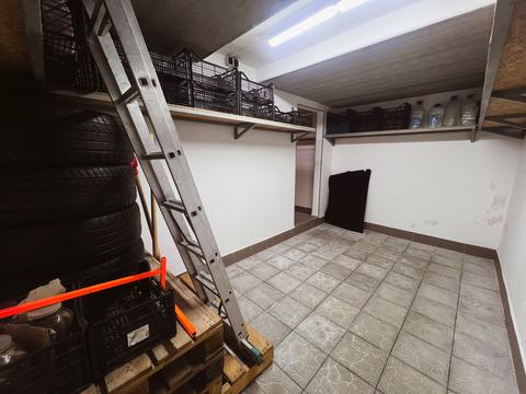паркомісце за адресою Теплична вул., 38