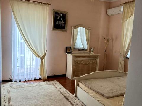 будинок за адресою Квітнева вул.
