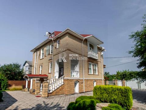 дом по адресу квітнева