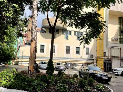 комерційна за адресою  Українських Героїв пл. (Льва Толстого), 3