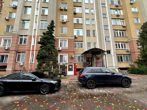 комерційна за адресою Довженка вул., 6а