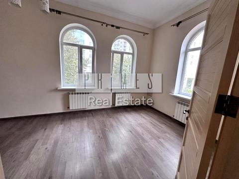 комерційна за адресою Звіринецька вул., 44