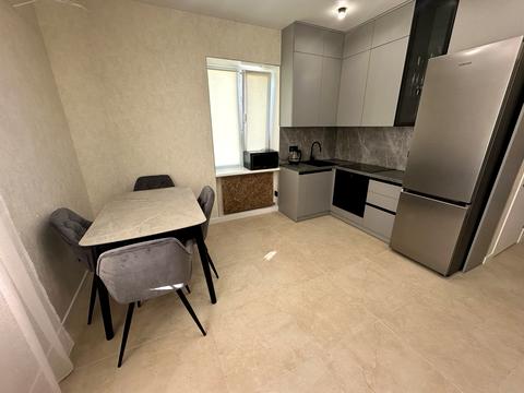 квартира по адресу Строителей ул., 9