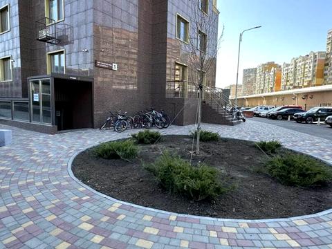 комерційна за адресою Академіка Сахарова вул., 3в