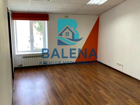 комерційна за адресою Межигірська вул., 87-А